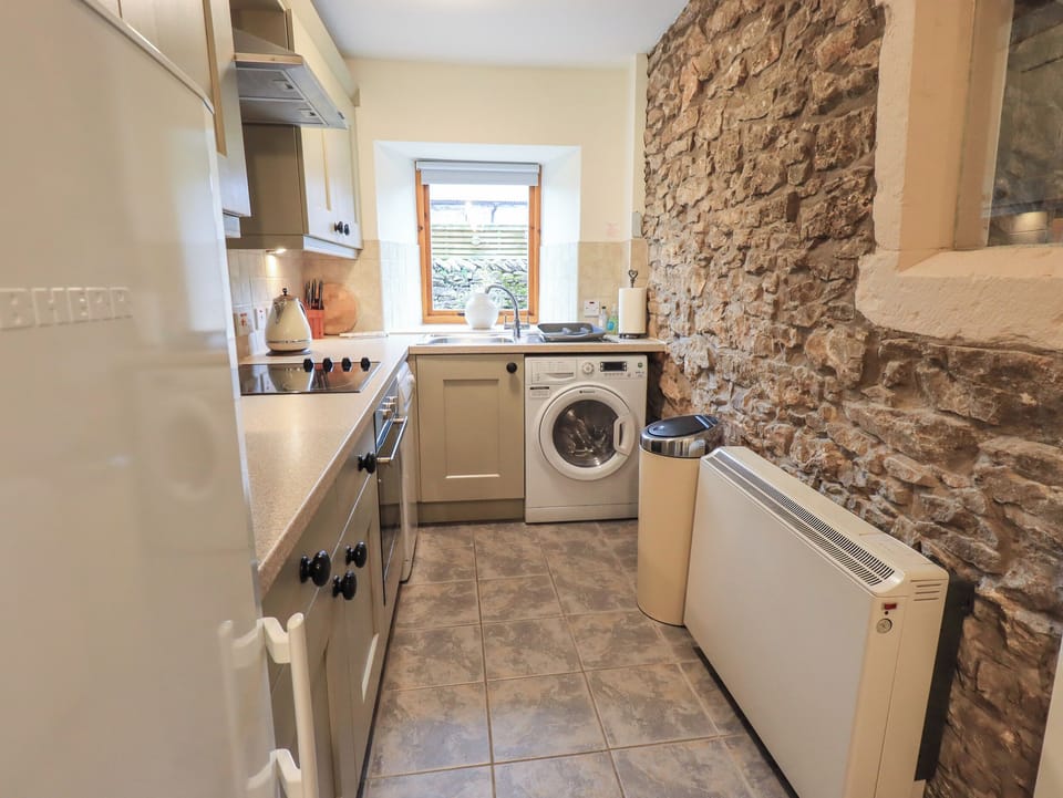 Cottage | Private kitchen | Fridge, dishwasher, electric kettle, toaster