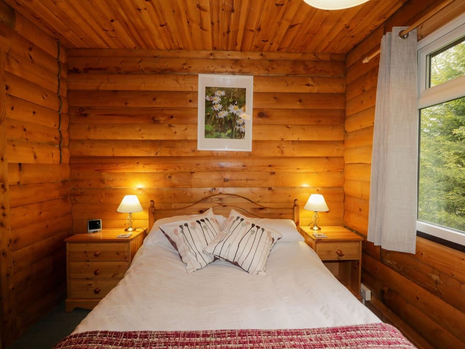 Cottage | 2 bedrooms, individually decorated, individually furnished