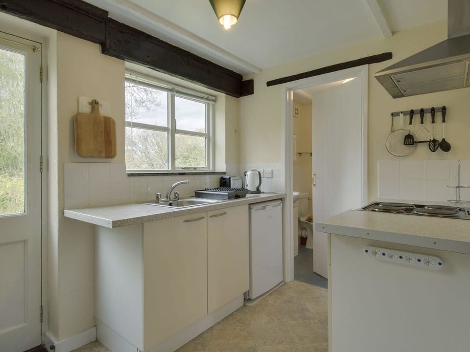 Cottage | Private kitchen | Fridge, microwave, stovetop, dishwasher