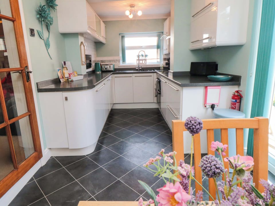 Cottage | Private kitchen | Cookware/dishes/utensils