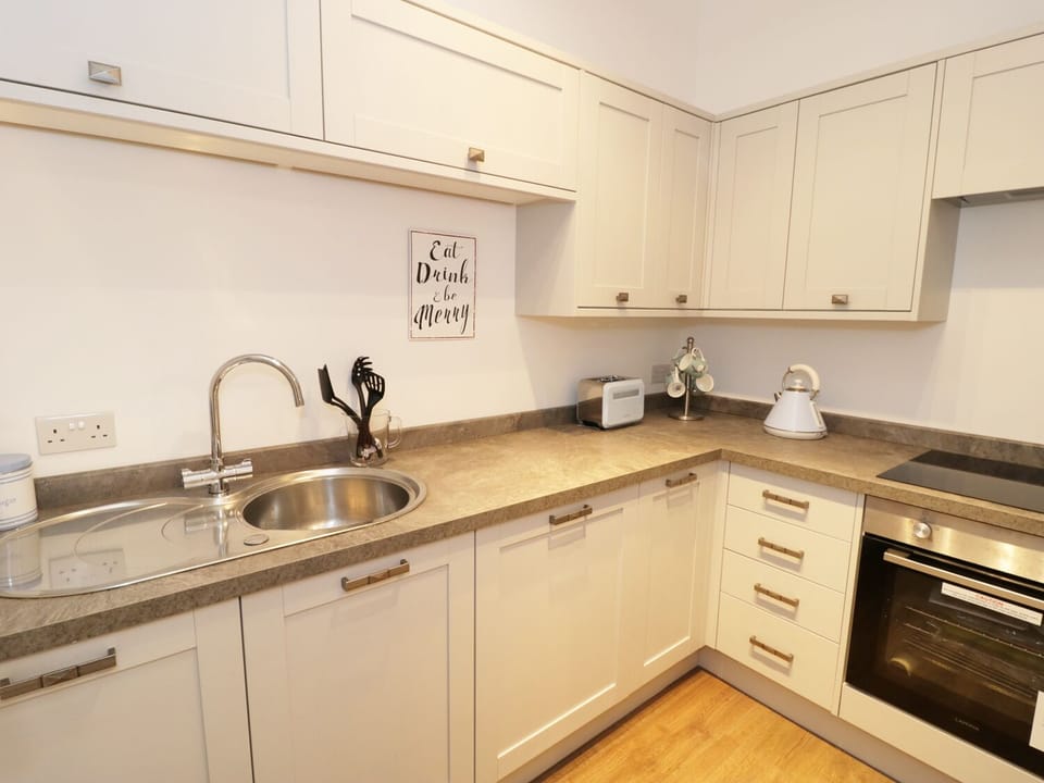 Cottage | Private kitchen | Fridge, microwave, stovetop, dishwasher