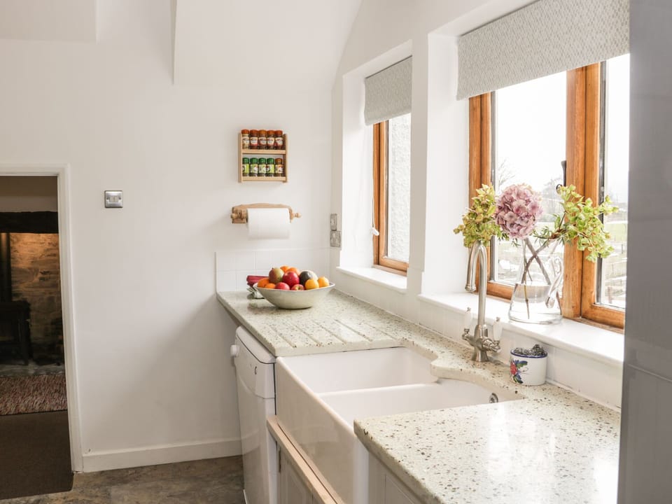 Cottage | Private kitchen | Microwave, stovetop, dishwasher, highchair