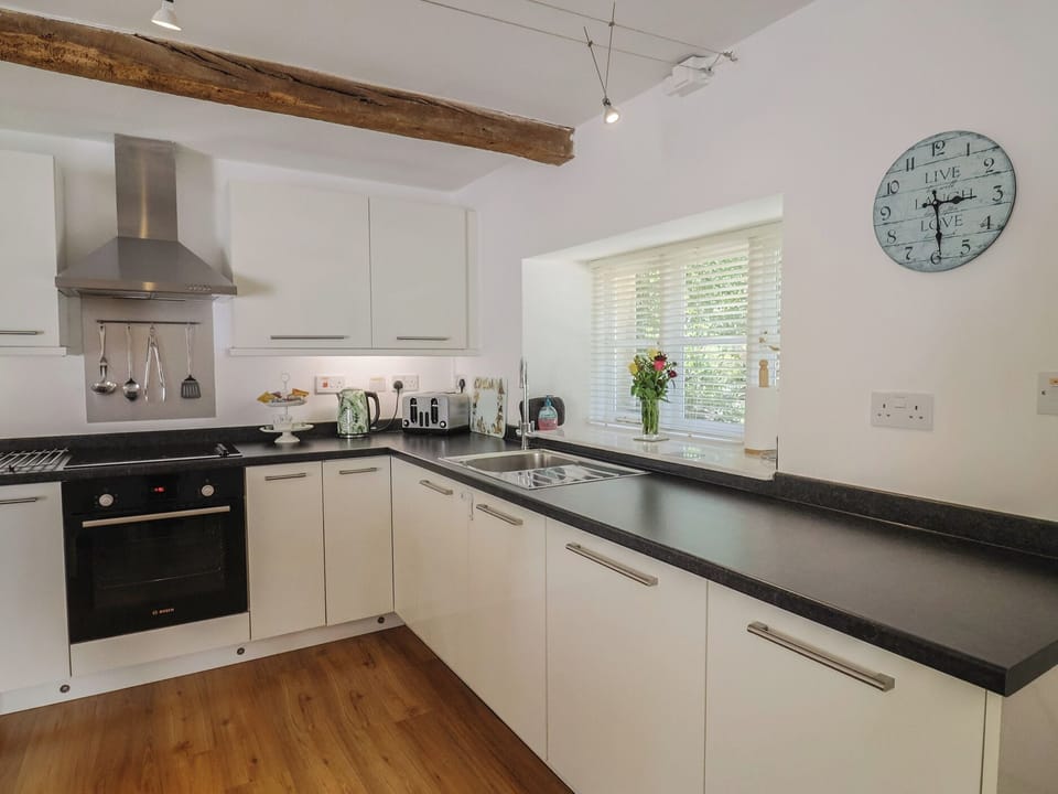Cottage | Private kitchen | Fridge, microwave, stovetop, dishwasher