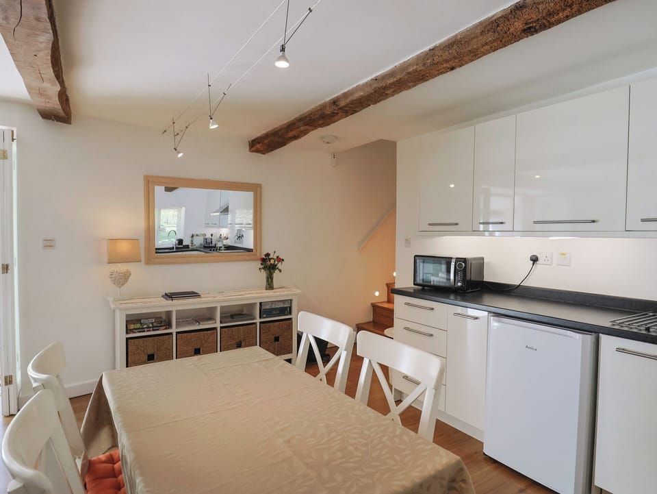 Cottage | Private kitchen | Fridge, microwave, stovetop, dishwasher