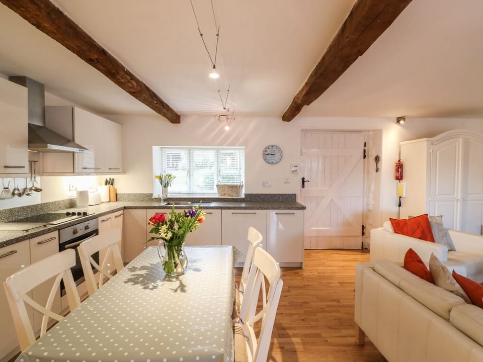 Cottage | Private kitchen | Fridge, microwave, stovetop, dishwasher