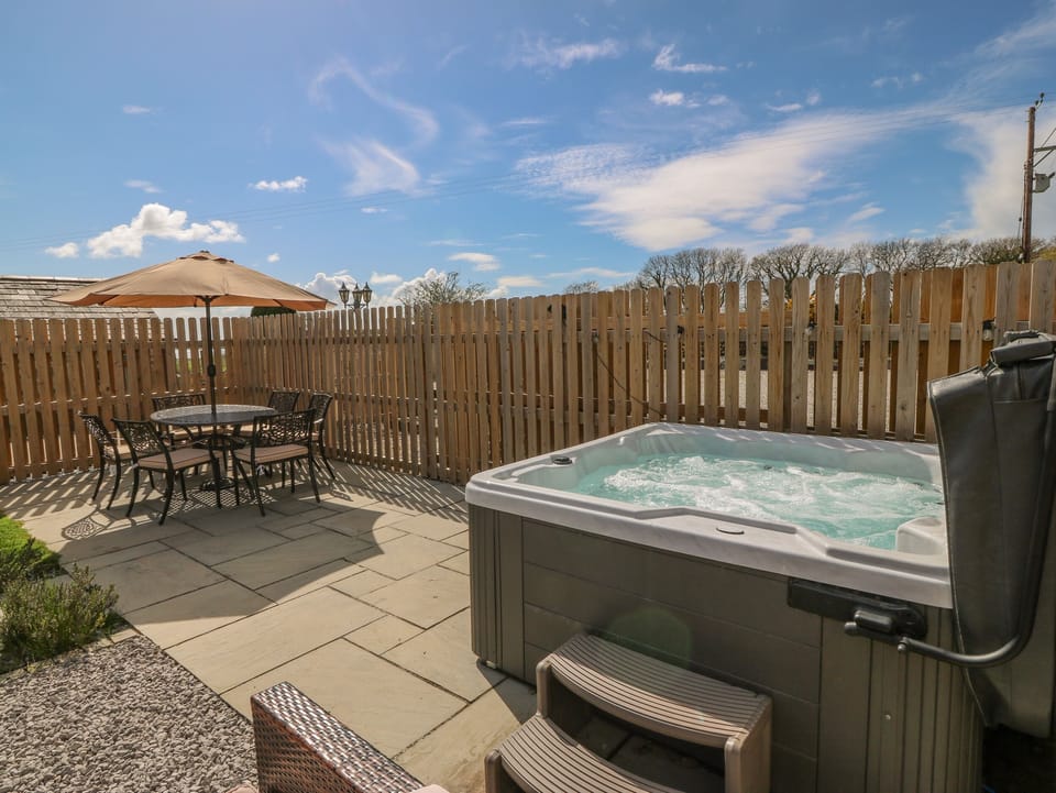Cottage | Property grounds