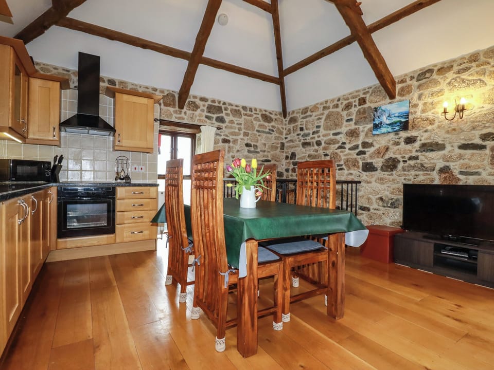 Cottage | Dining