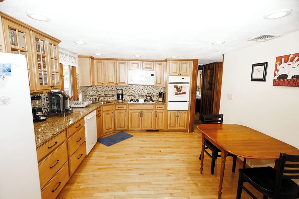 Breakfast area in the kitchen!