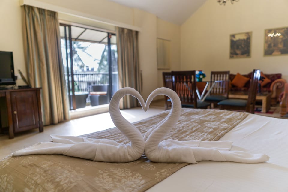 Premium Suite Room | In-room safe, laptop workspace, blackout drapes, iron/ironing board