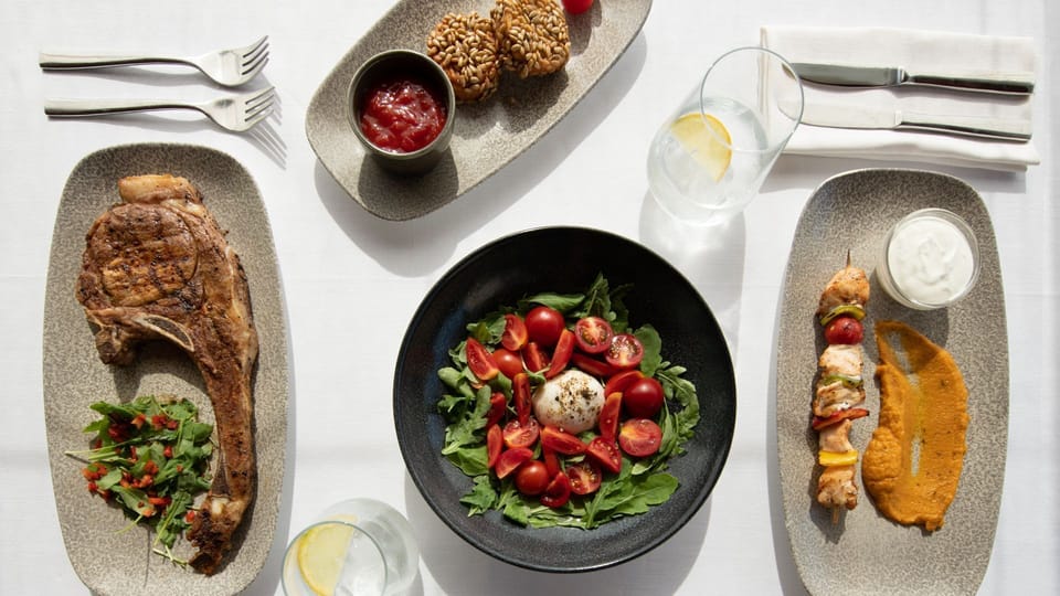 4 restaurants; breakfast, lunch, dinner, and brunch served