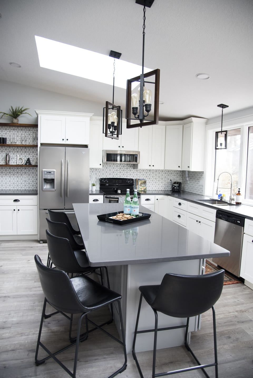 Newly Remodeled Kitchen!!
