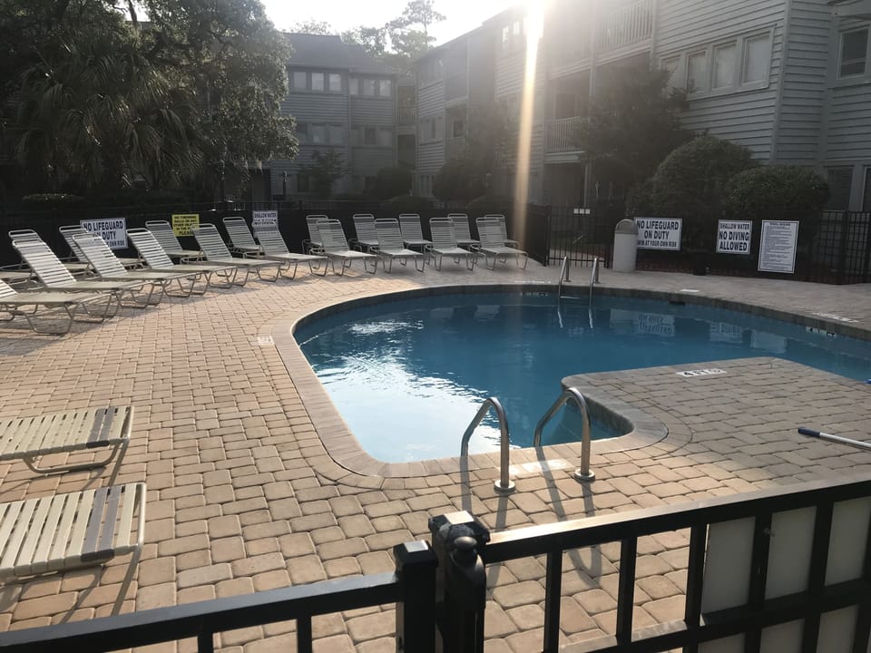 Four Seasons Pool