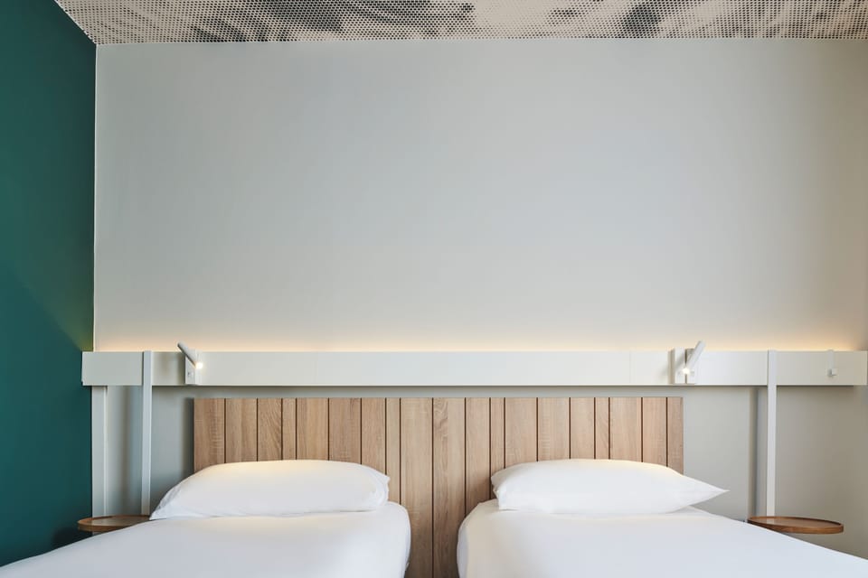 Standard Room, 2 Twin Beds | Desk, laptop workspace, blackout drapes, soundproofing