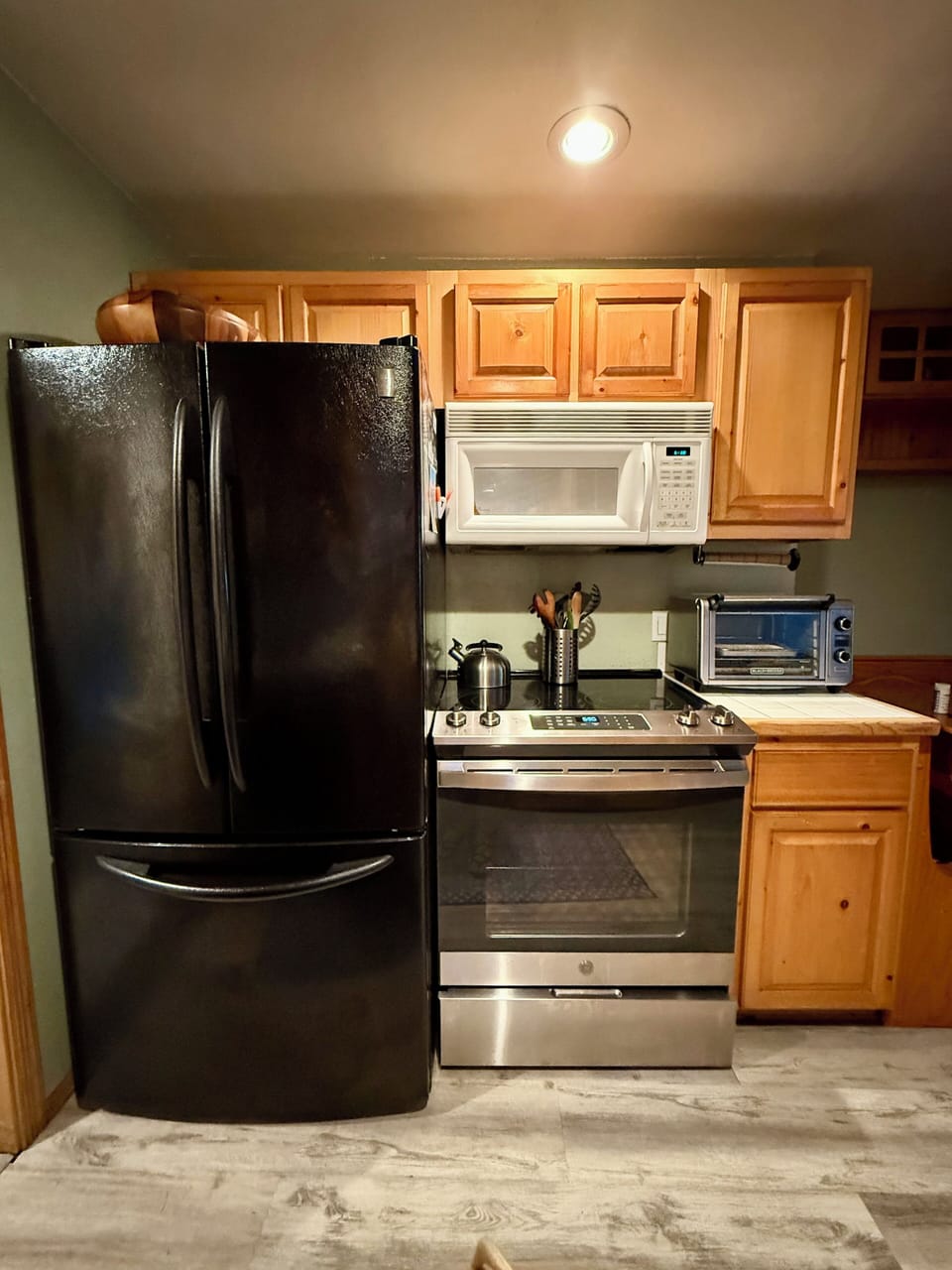 Main house kitchen. Modern appliances