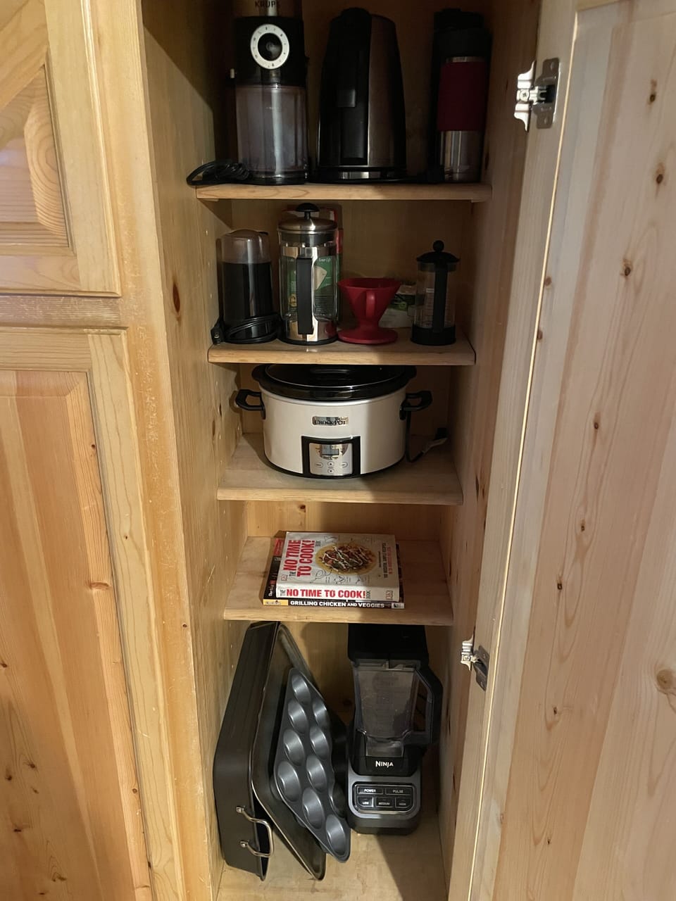 Fully stocked cookware 