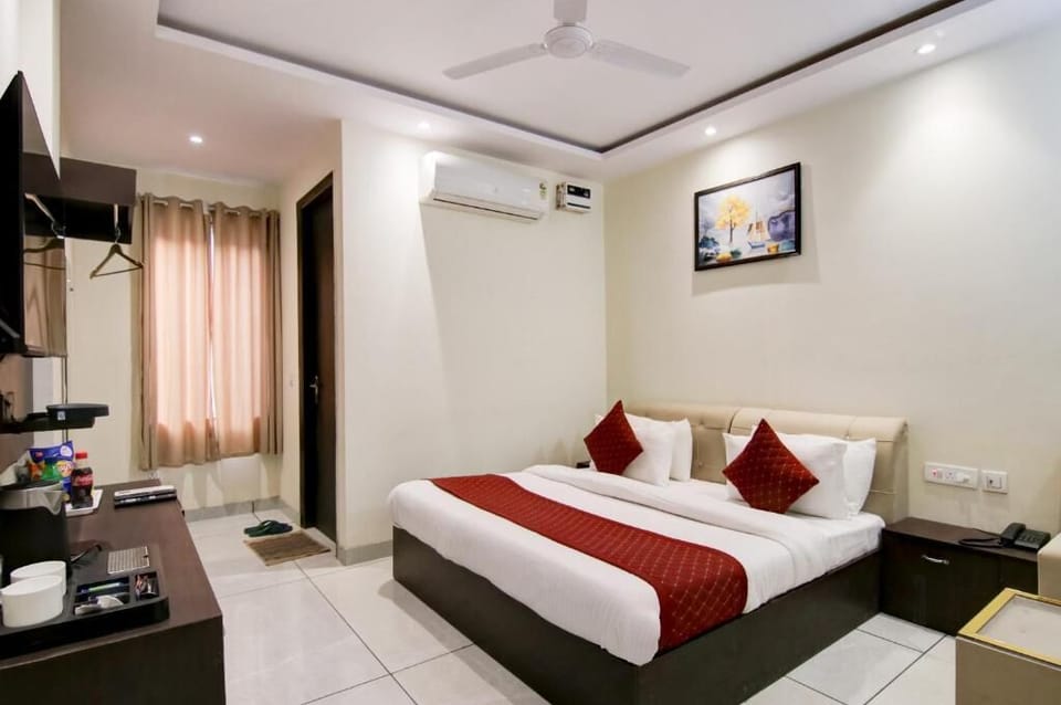 Egyptian cotton sheets, premium bedding, down comforters, pillowtop beds