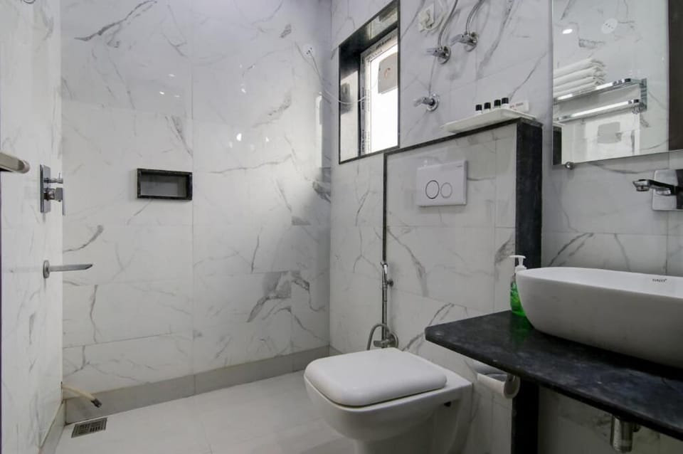 Shower, hair dryer, bathrobes, slippers