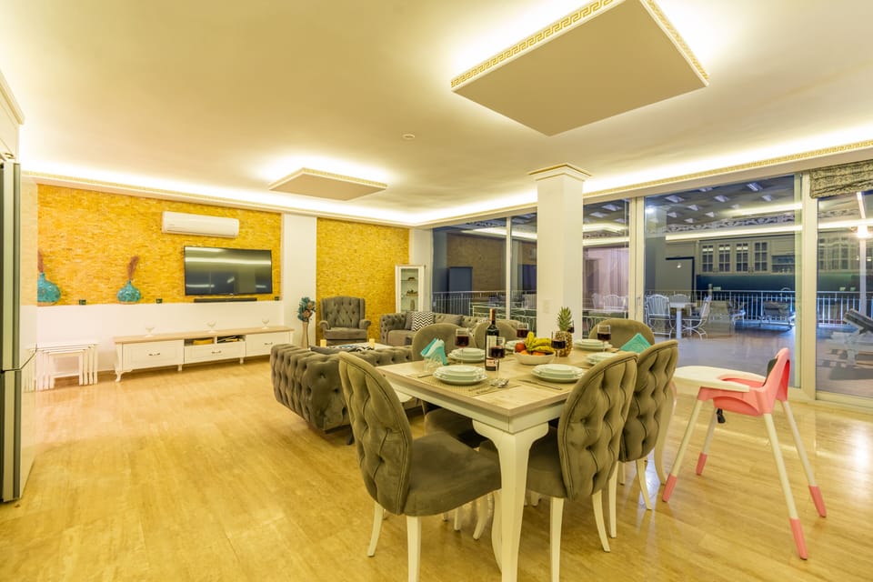 Flat-screen TV, table tennis