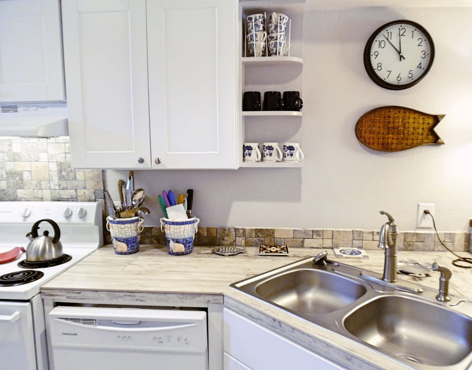 Everything you need to cook plus the dishwasher