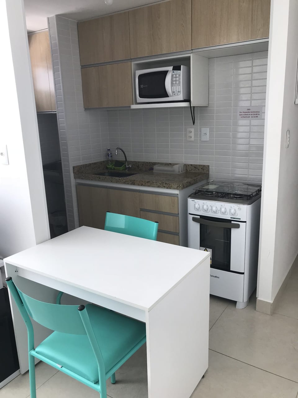 Apartment | Private kitchenette | Microwave, oven, stovetop, cookware/dishes/utensils
