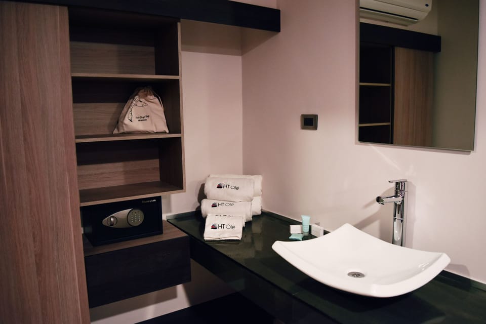 Habitacion Queen | In-room safe, desk, soundproofing, iron/ironing board