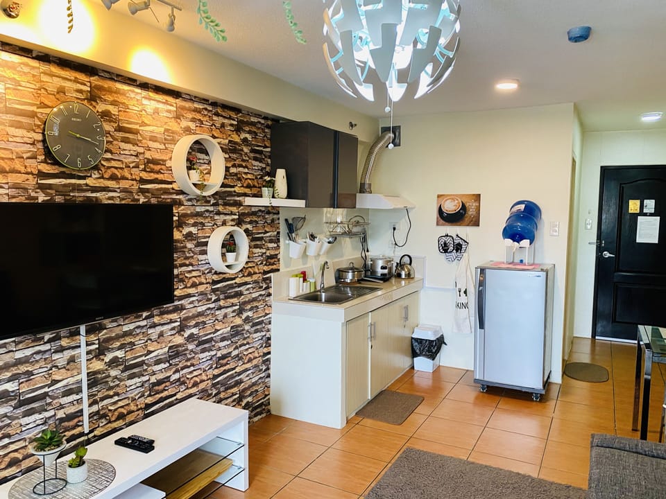 Condo, 1 Bedroom, Pool View | Private kitchen | Full-size fridge, microwave, stovetop, electric kettle