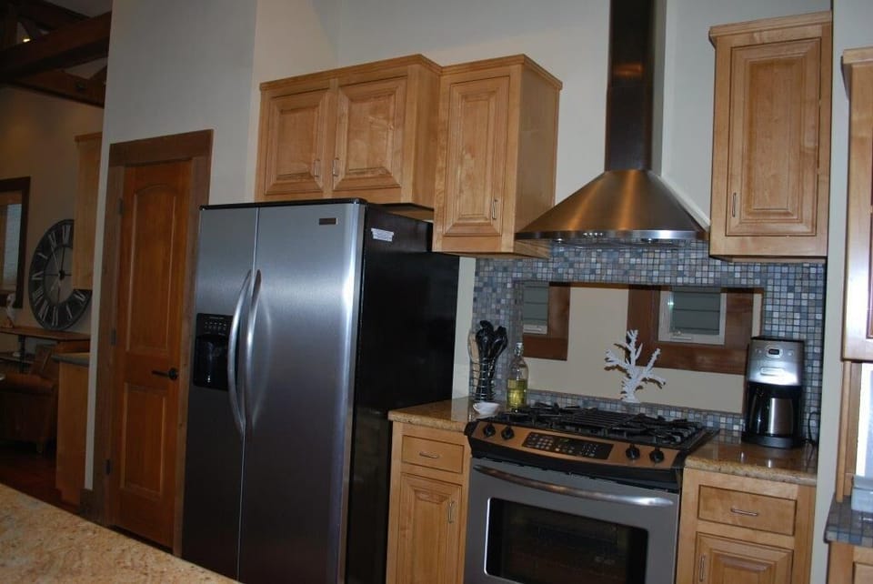 Kitchen oven/gas range and double refrigerator