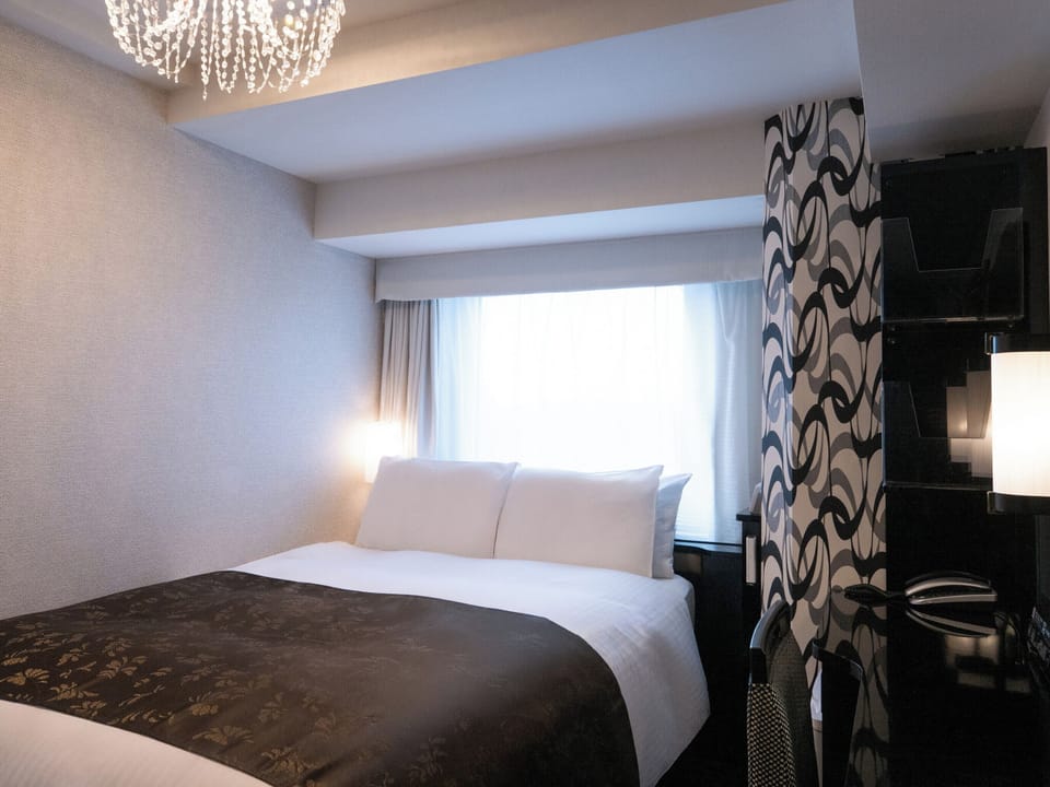 Premium bedding, down comforters, desk, laptop workspace