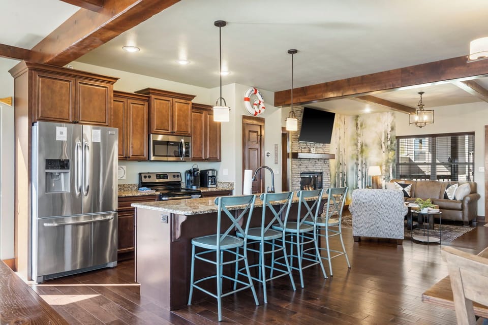 Fully stocked kitchen for your use!