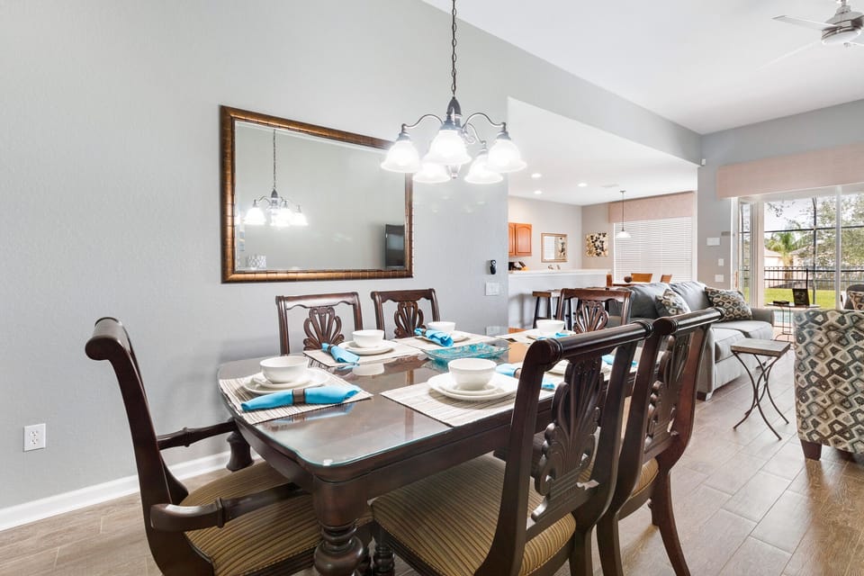 Beautiful formal dining table seats 6