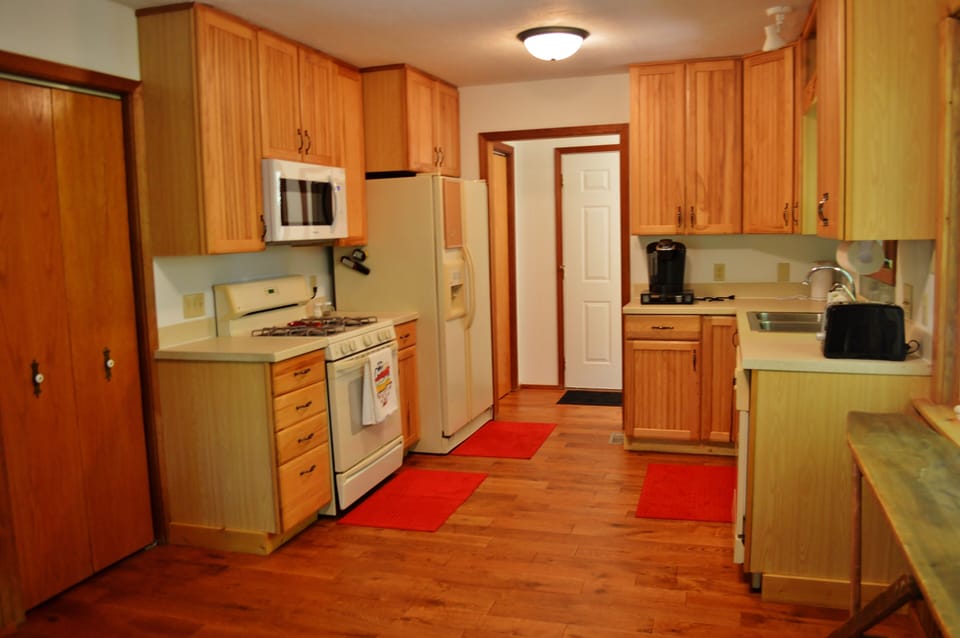 The fully equipped kitchen