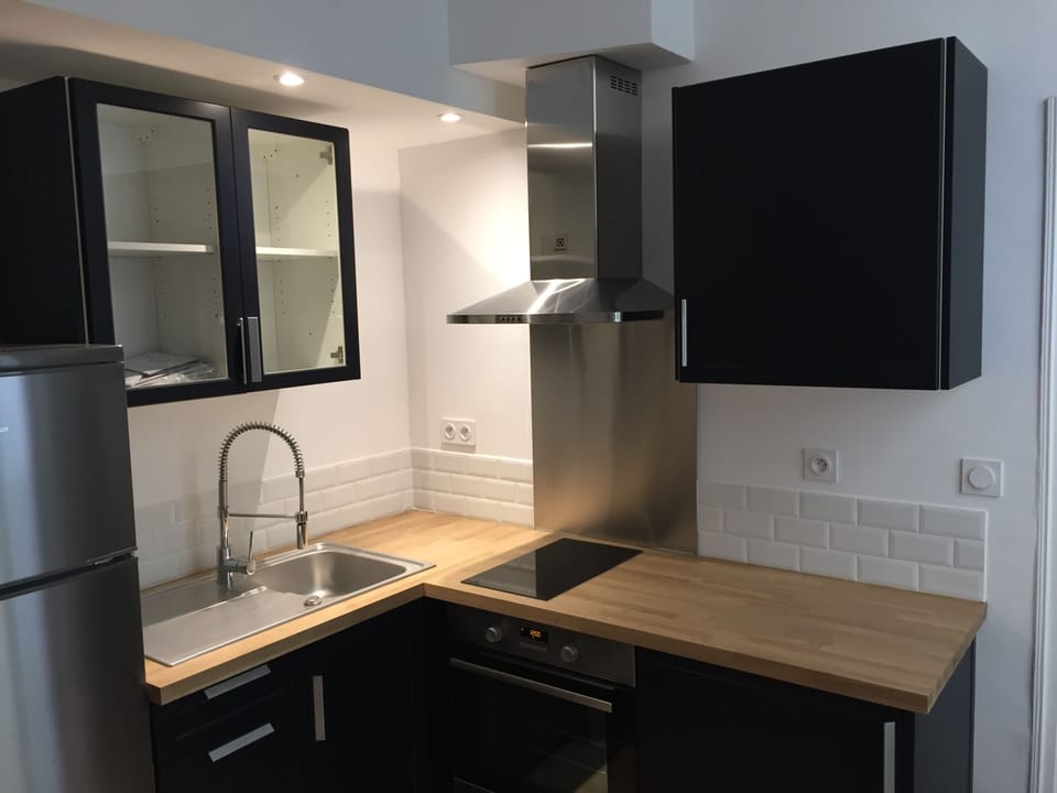 Cuisine/Kitchen with stainless Electrolux  appliances.
