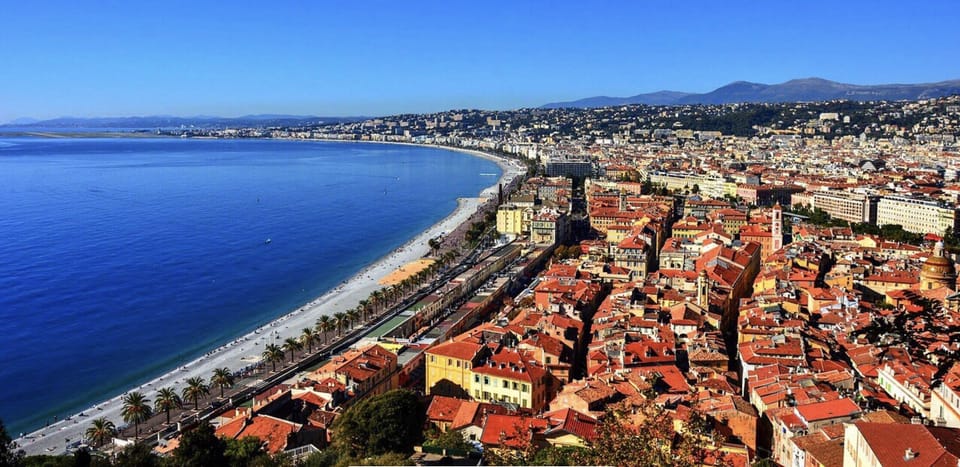 The beach is only a 3 minute stroll through the Old Town!