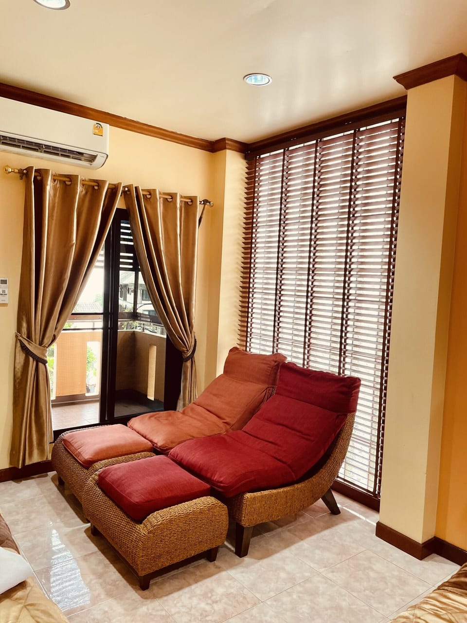 Superior Double Room | Living area | Flat-screen TV