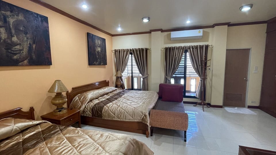 Deluxe Double Room | Free WiFi, bed sheets