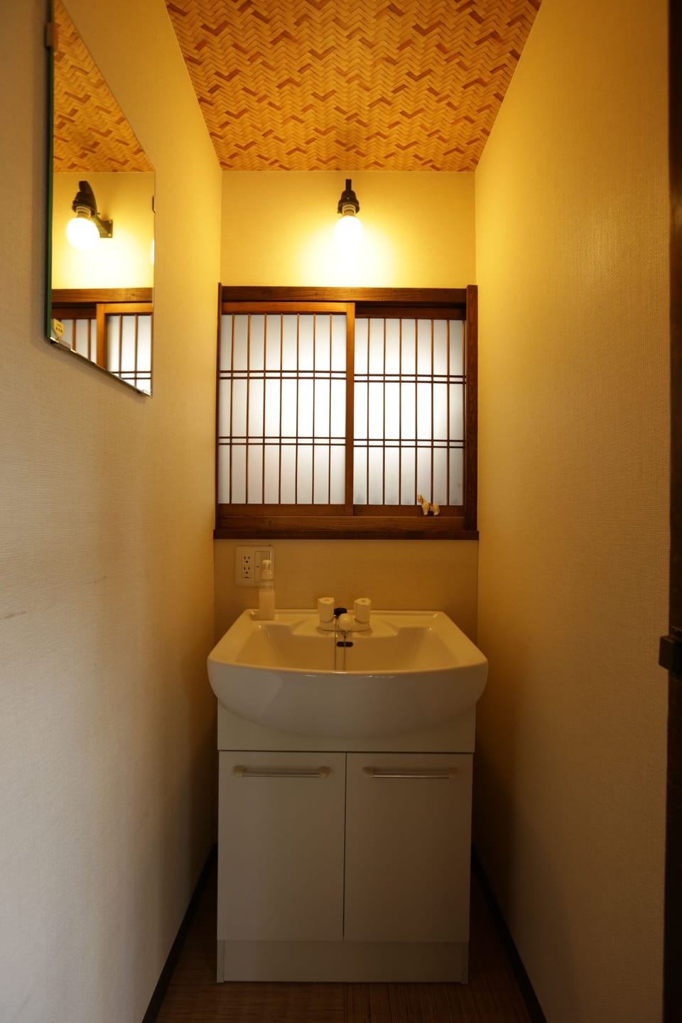 Annex Japanese-style room / Garden view | Blackout drapes, free WiFi, bed sheets