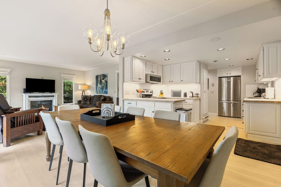 Open concept dining area 