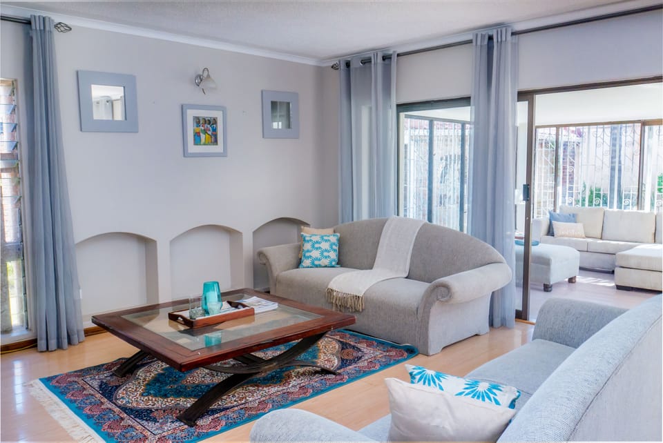 Deluxe House, 4 Bedrooms | Living room | Flat-screen TV, fireplace