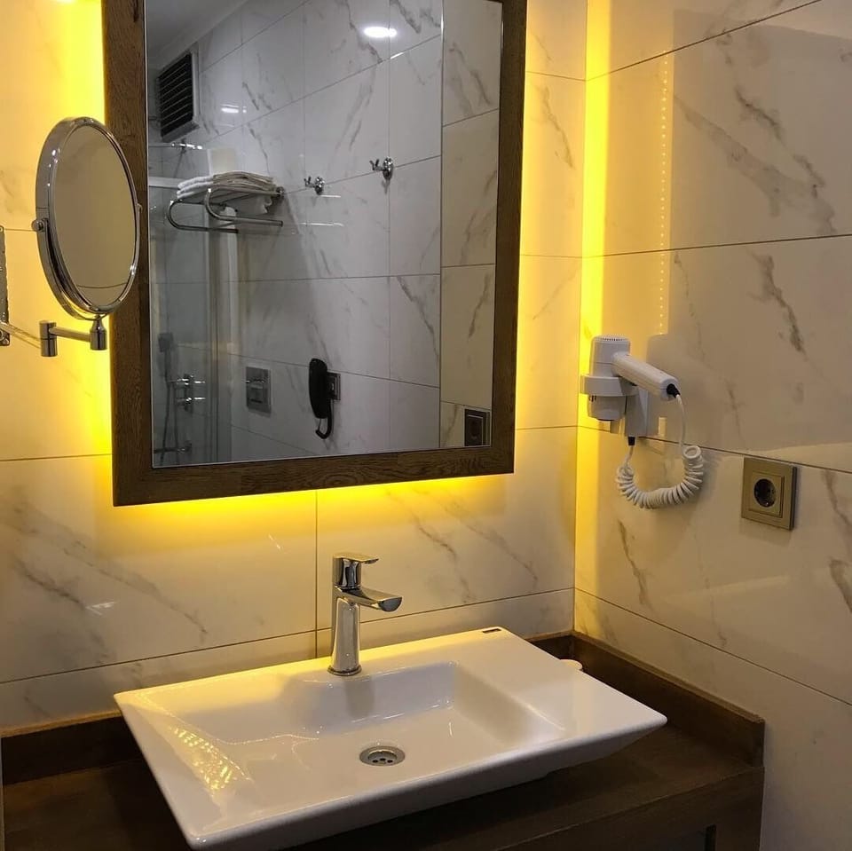 Standard Double Room, Mountain View | Bathroom | Shower, free toiletries, hair dryer
