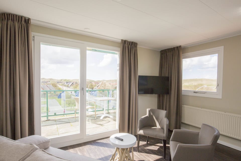 Junior Suite | Desk, cribs/infant beds, rollaway beds, free WiFi