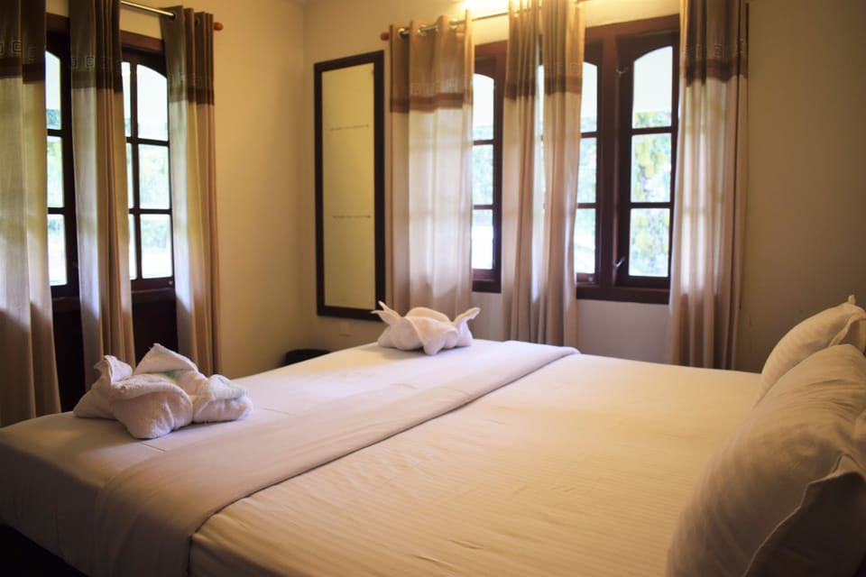 Executive Double Room, Non Smoking | Free minibar items, in-room safe, individually furnished, desk