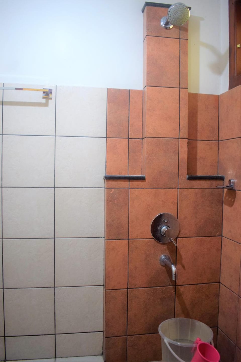 Shower, free toiletries, towels