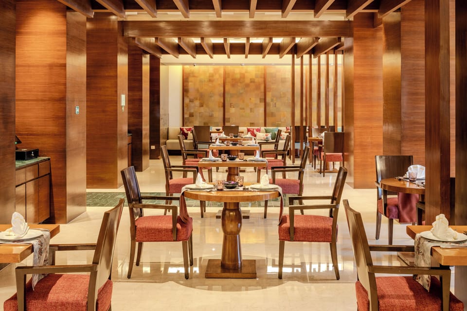 2 restaurants; breakfast, lunch, dinner, and brunch served