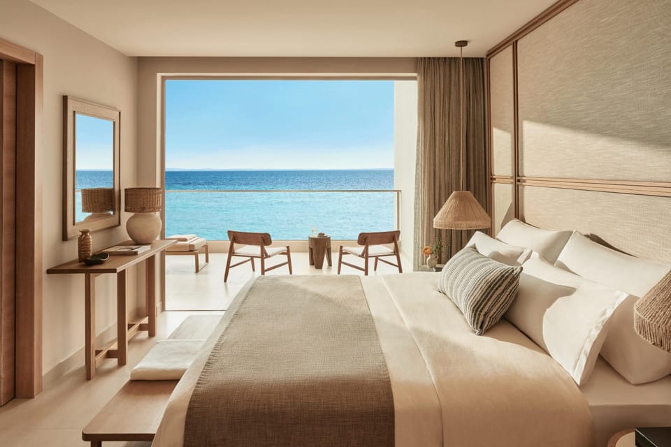 Free minibar, in-room safe, free WiFi