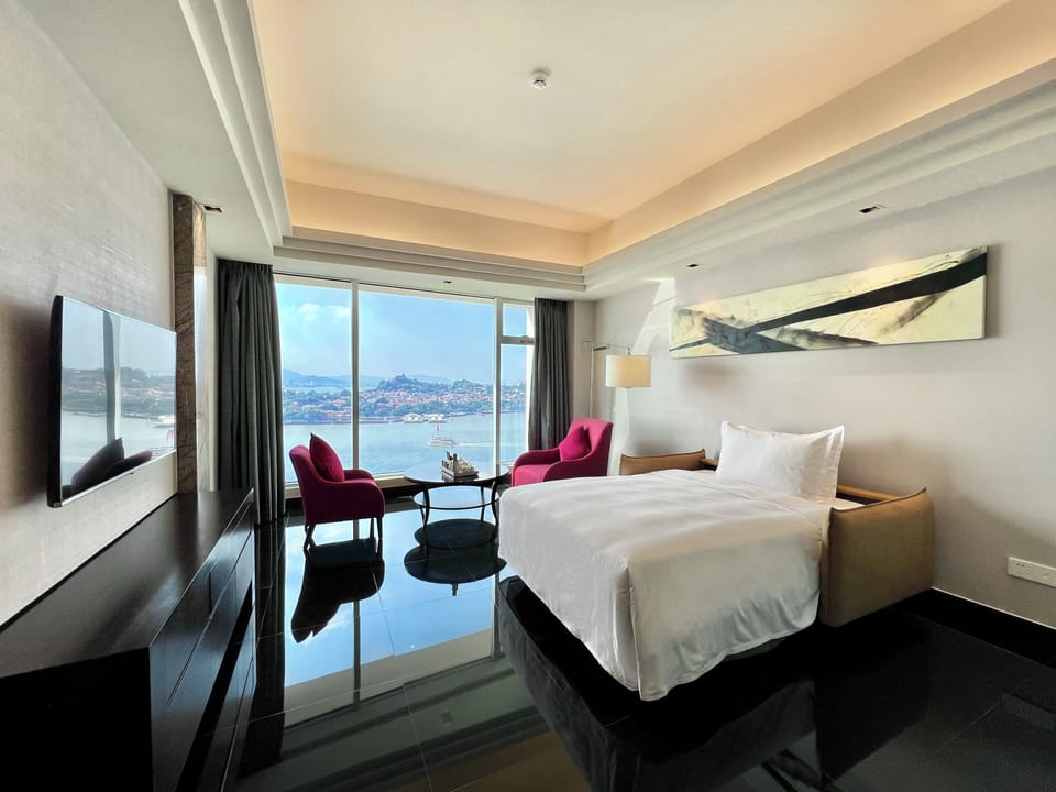 Family Gulangyu View Suite | Down comforters, in-room safe, desk, laptop workspace