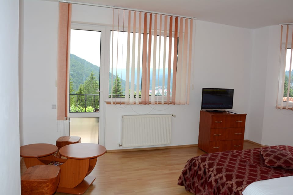 Triple Room, Mountain View | Minibar, soundproofing, free cribs/infant beds, rollaway beds