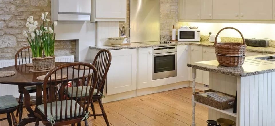 Superior Cottage, 2 Bedrooms (The Granary Self-Catering) | Living area | Flat-screen TV