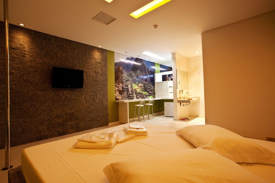 Deluxe Double Room, 1 Bedroom | Minibar, individually decorated, blackout drapes, free WiFi