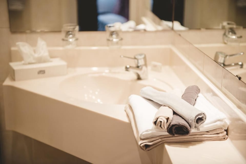 Shower, towels