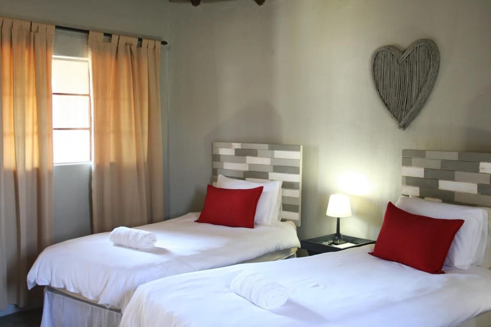 Lion Chalet | Desk, WiFi (free), bed sheets